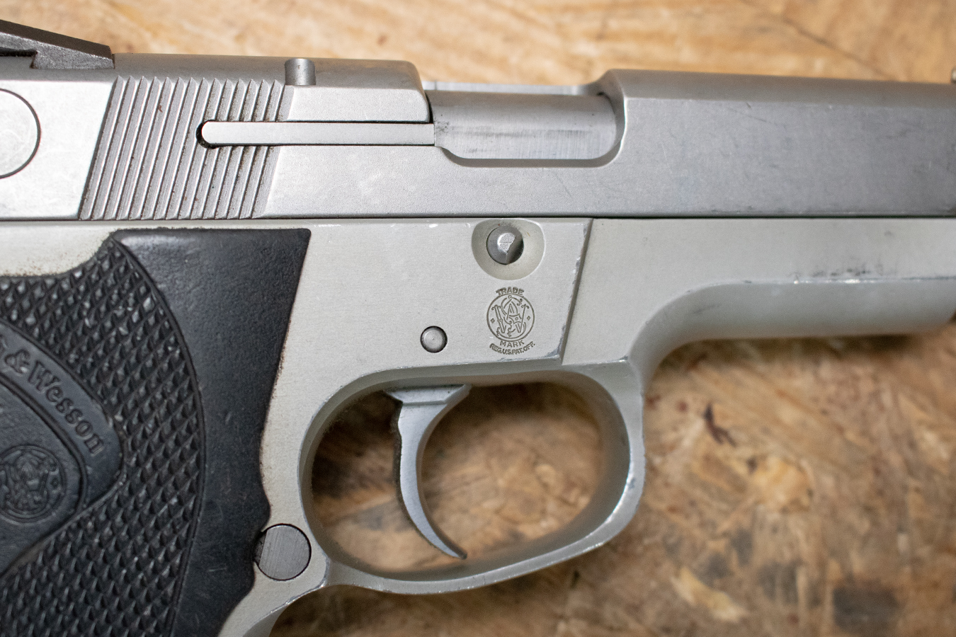 SMITH AND WESSON 4043 40 S&W Police Trade-In Pistols (Fair Condition)